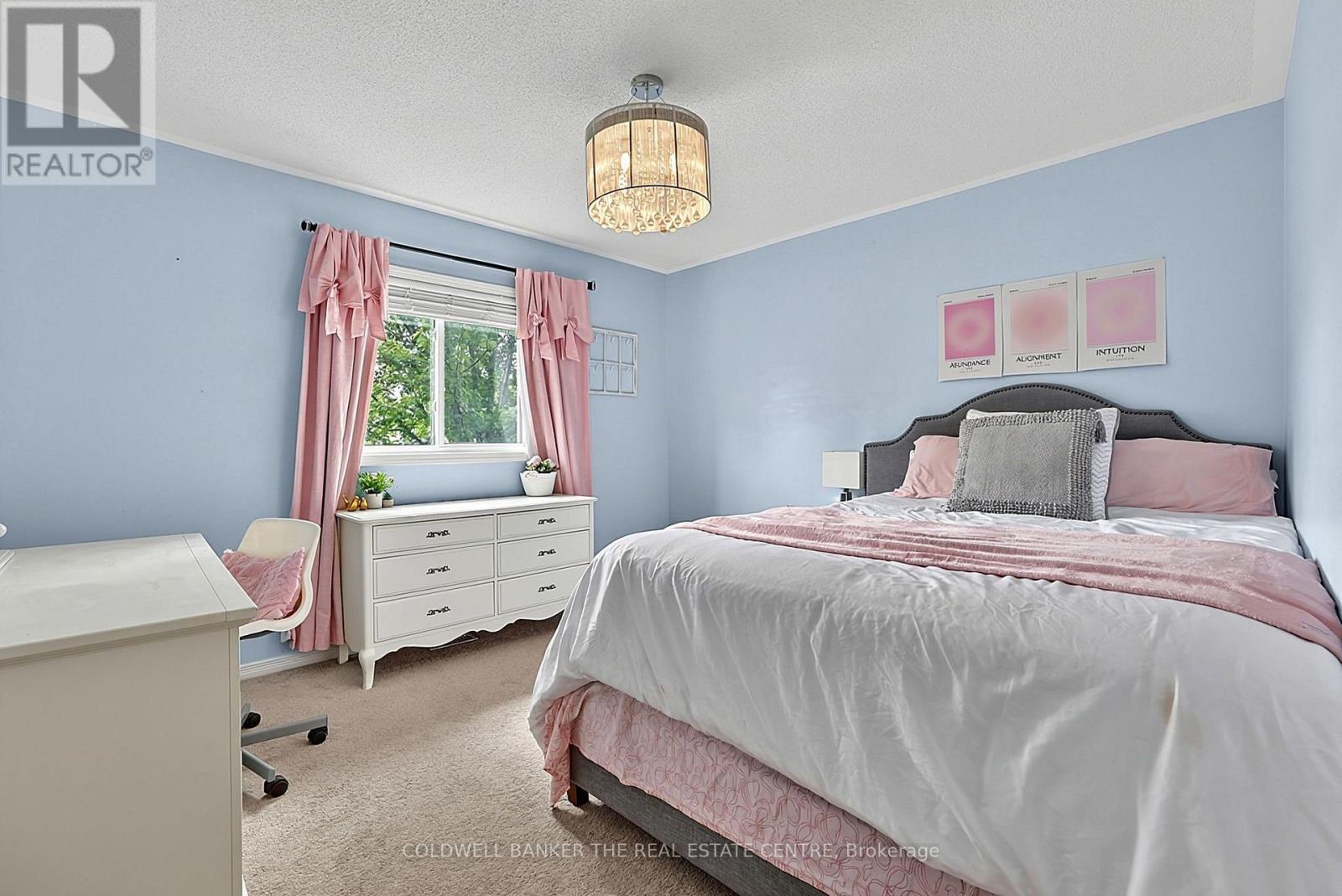 126 DONALD STEWART CRESCENT - 31