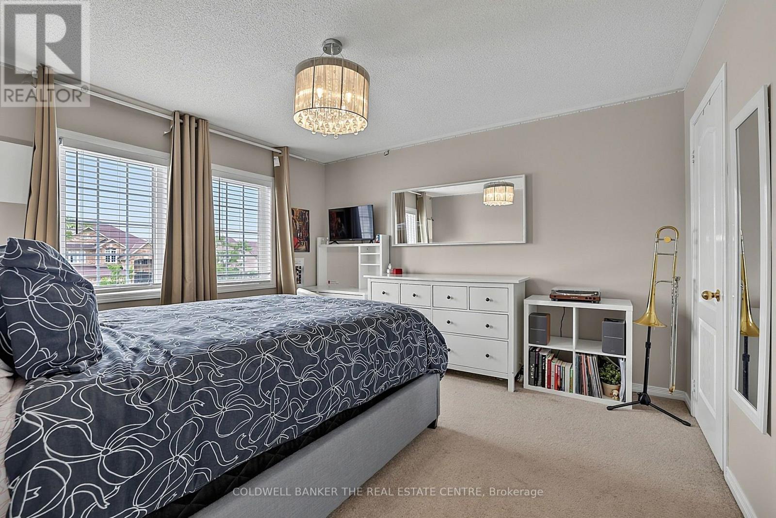 126 DONALD STEWART CRESCENT - 32