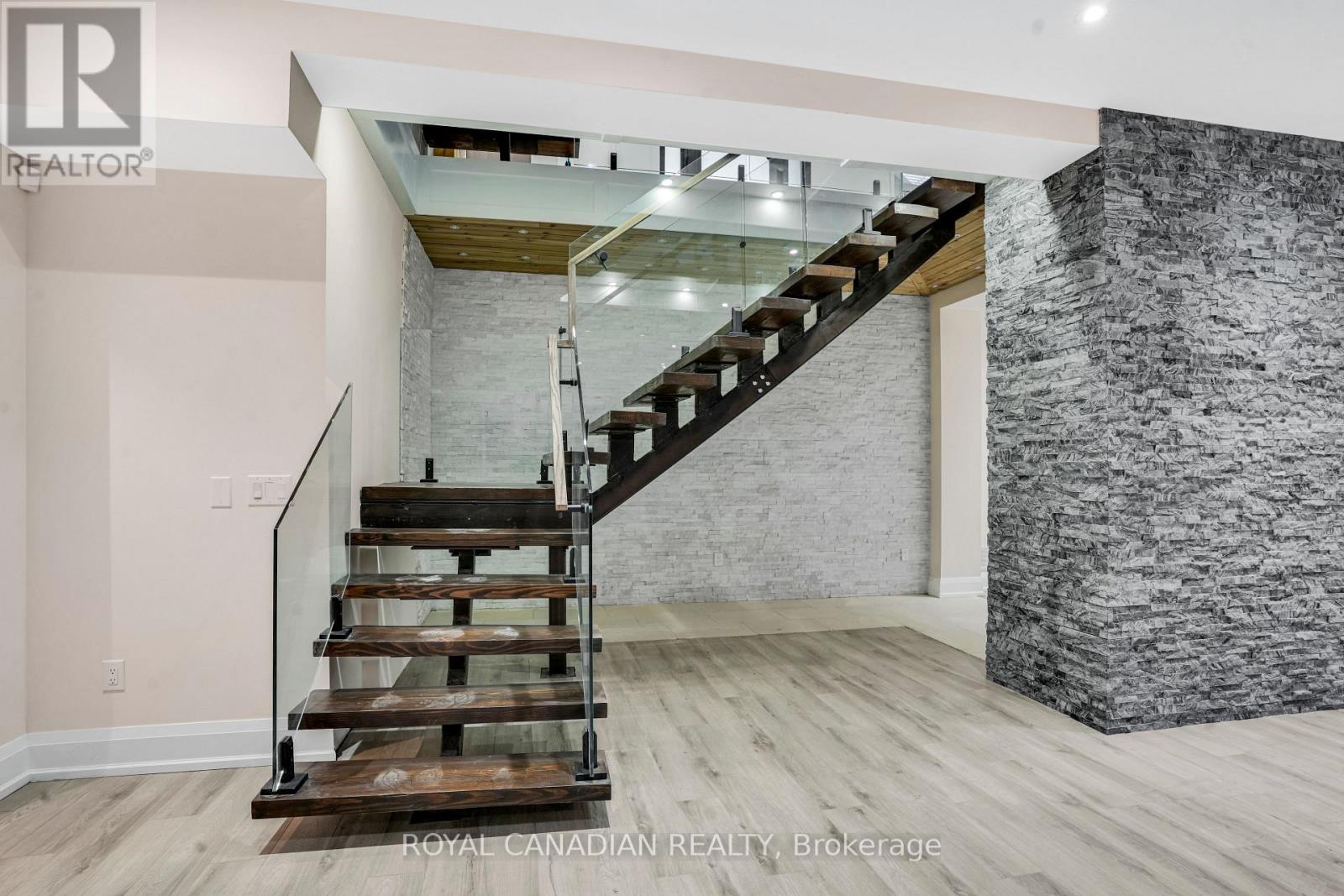 15 GLENVIEW HEIGHTS LANE - 35