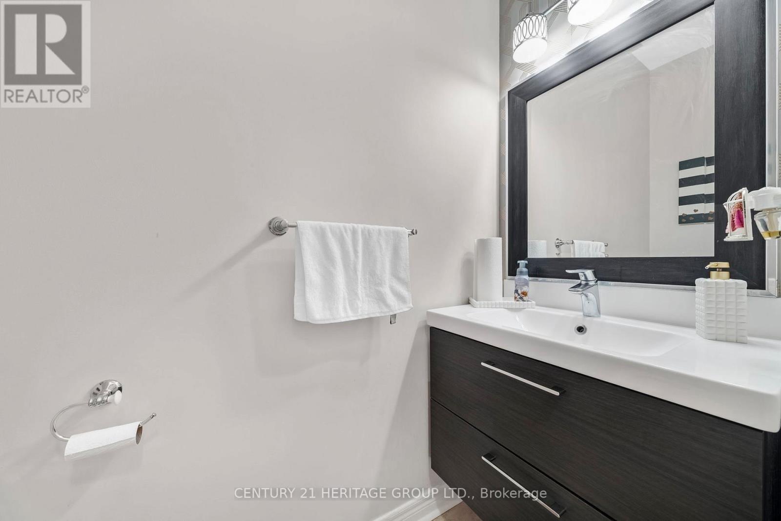 32 AMBERWING LANDING - Image 21