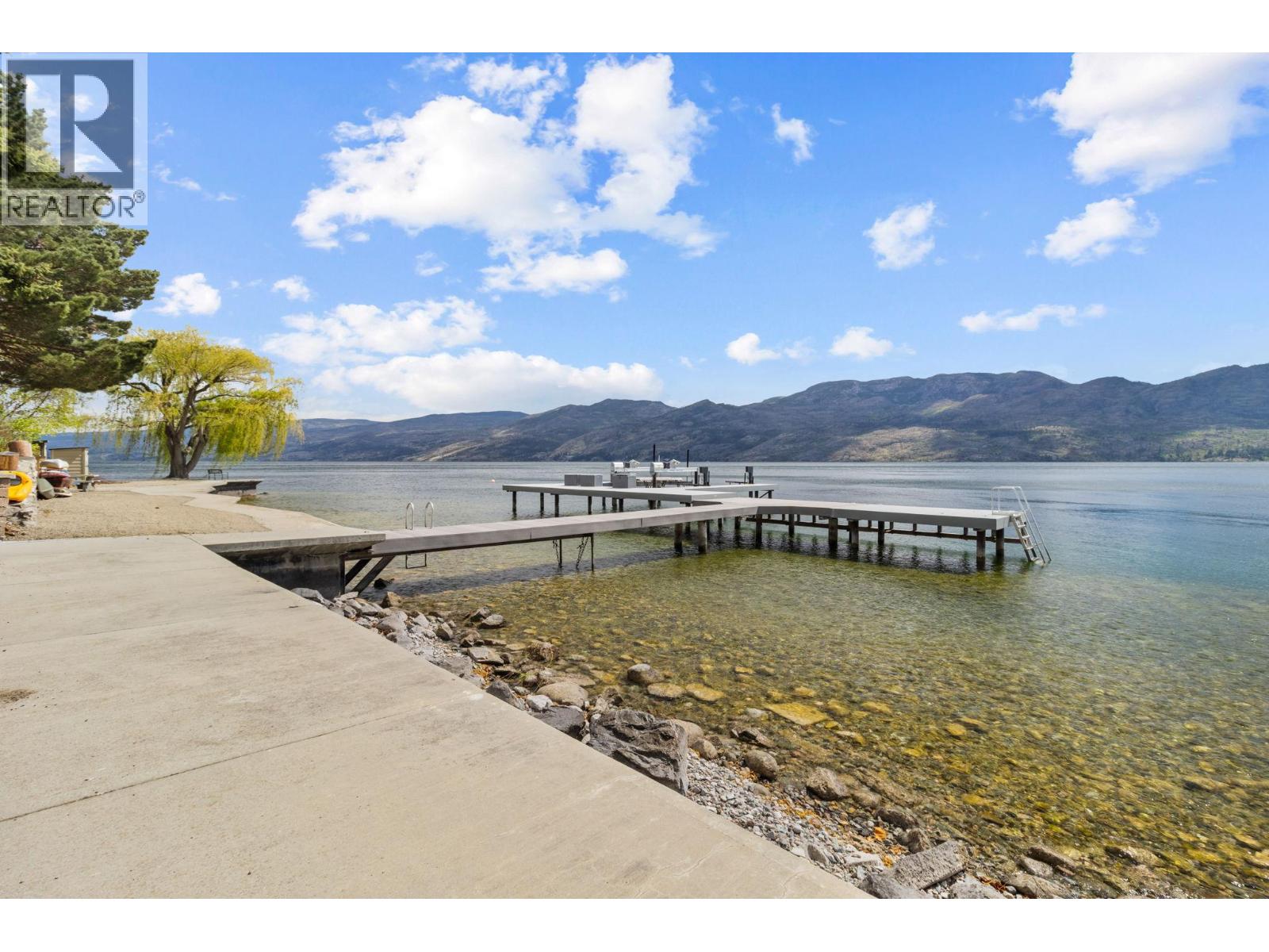 #100 3050 Seclusion Bay Road - 10