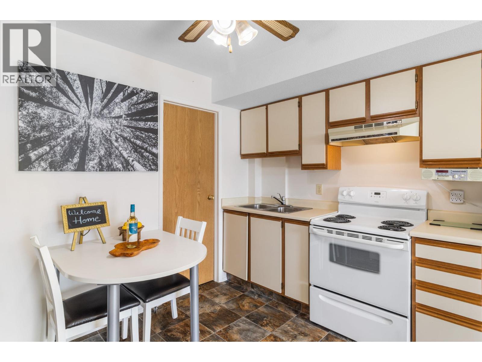 #100 3050 Seclusion Bay Road - Image 17