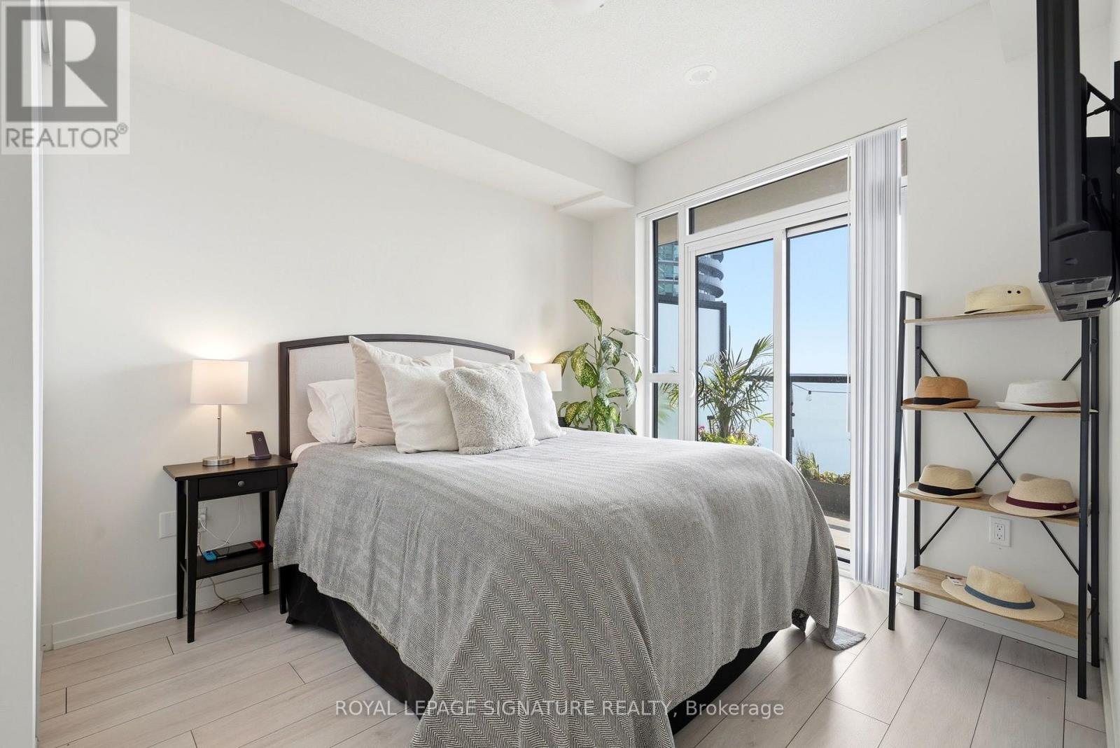 #2403 38 ANNIE CRAIG DRIVE - Image 11