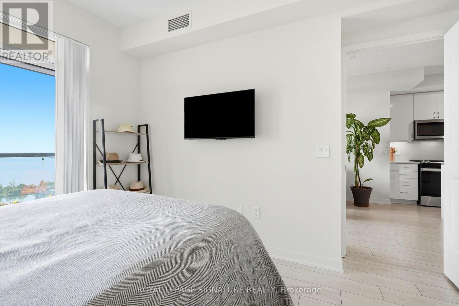 #2403 38 ANNIE CRAIG DRIVE - Image 12