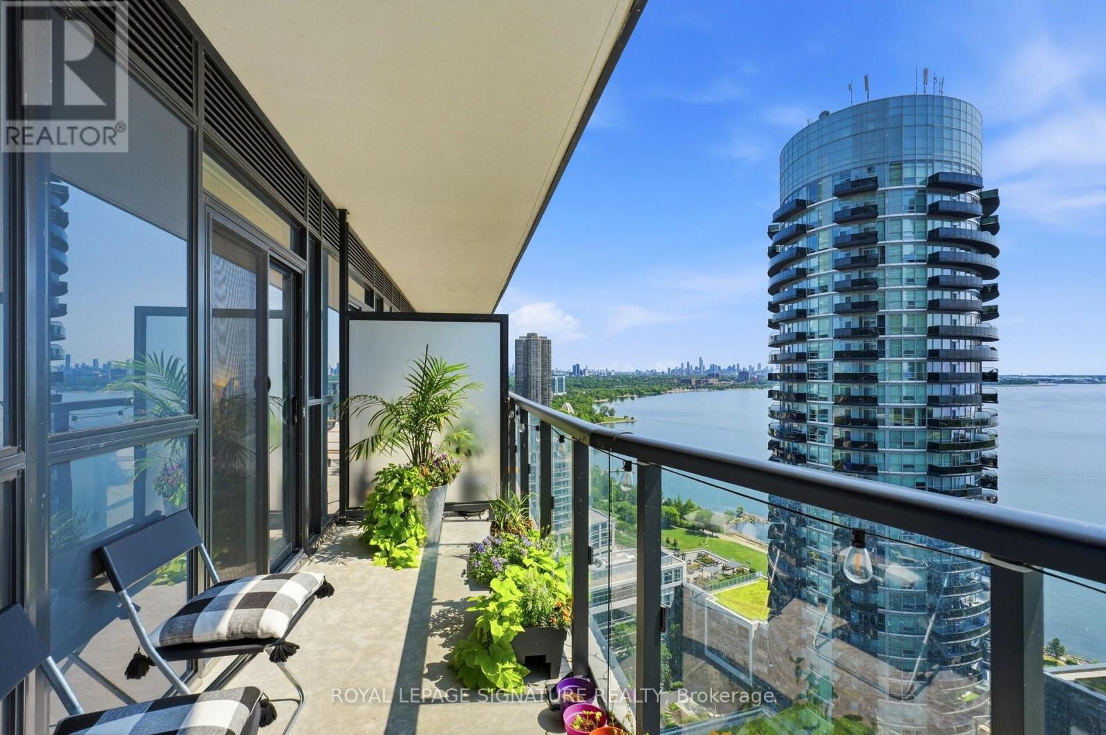 #2403 38 ANNIE CRAIG DRIVE - Image 16