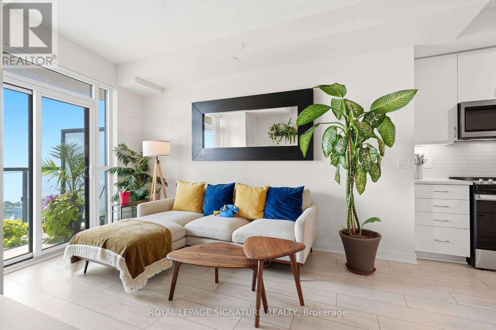 #2403 38 ANNIE CRAIG DRIVE - Image 3