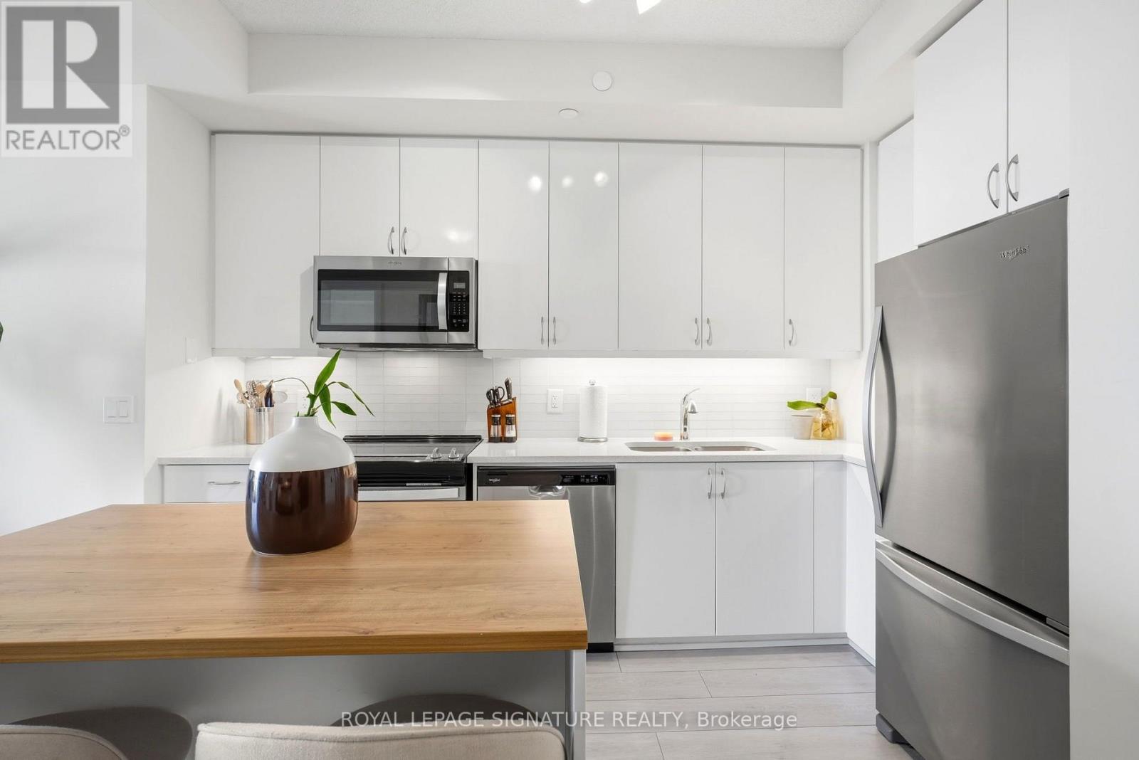 #2403 38 ANNIE CRAIG DRIVE - Image 4