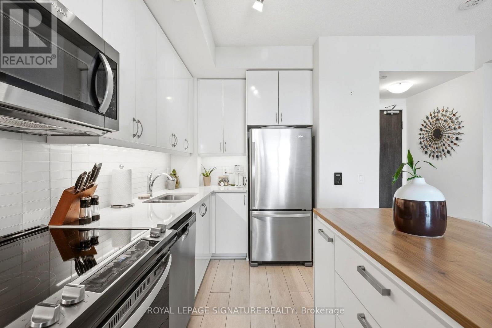 #2403 38 ANNIE CRAIG DRIVE - Image 6