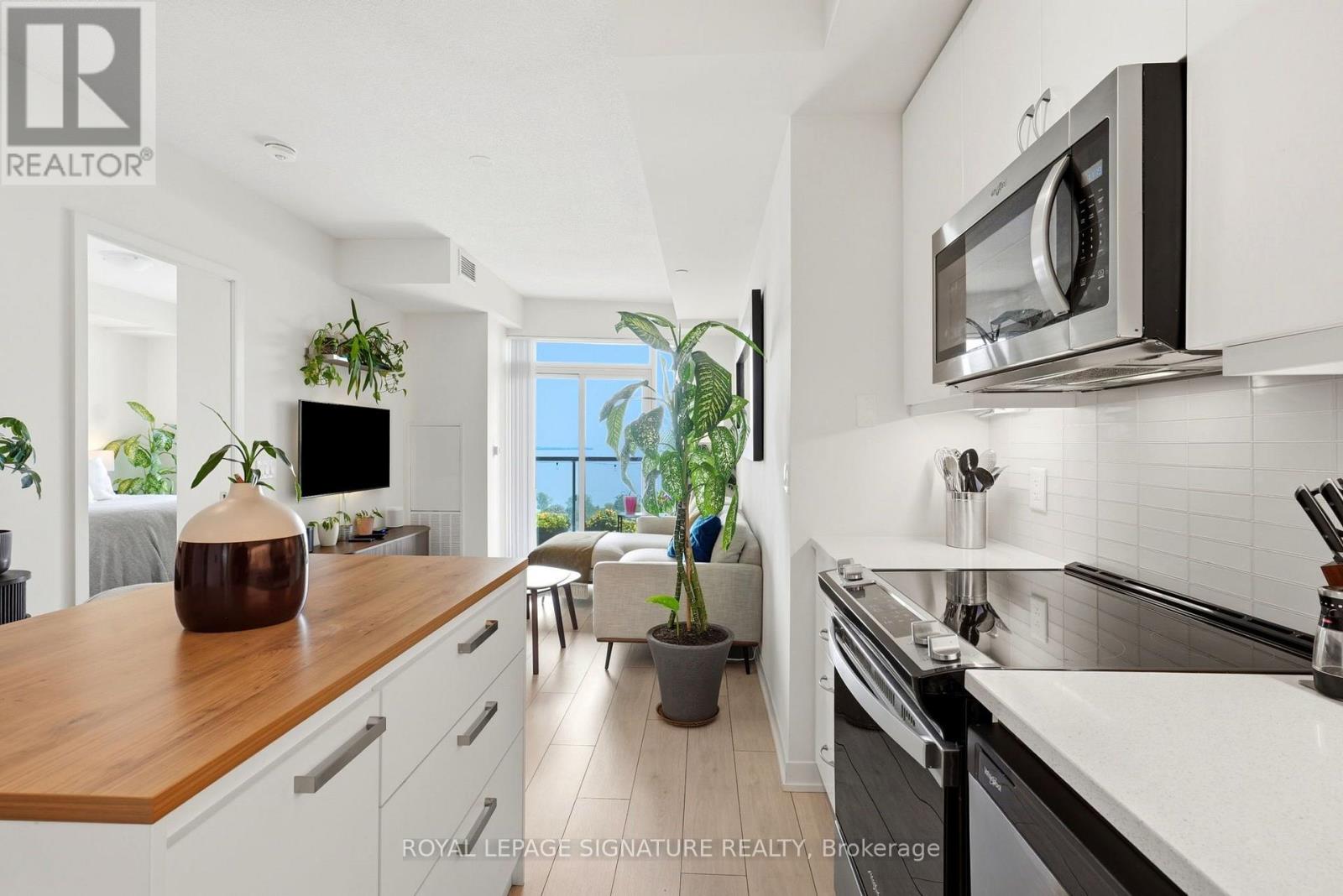 #2403 38 ANNIE CRAIG DRIVE - Image 7