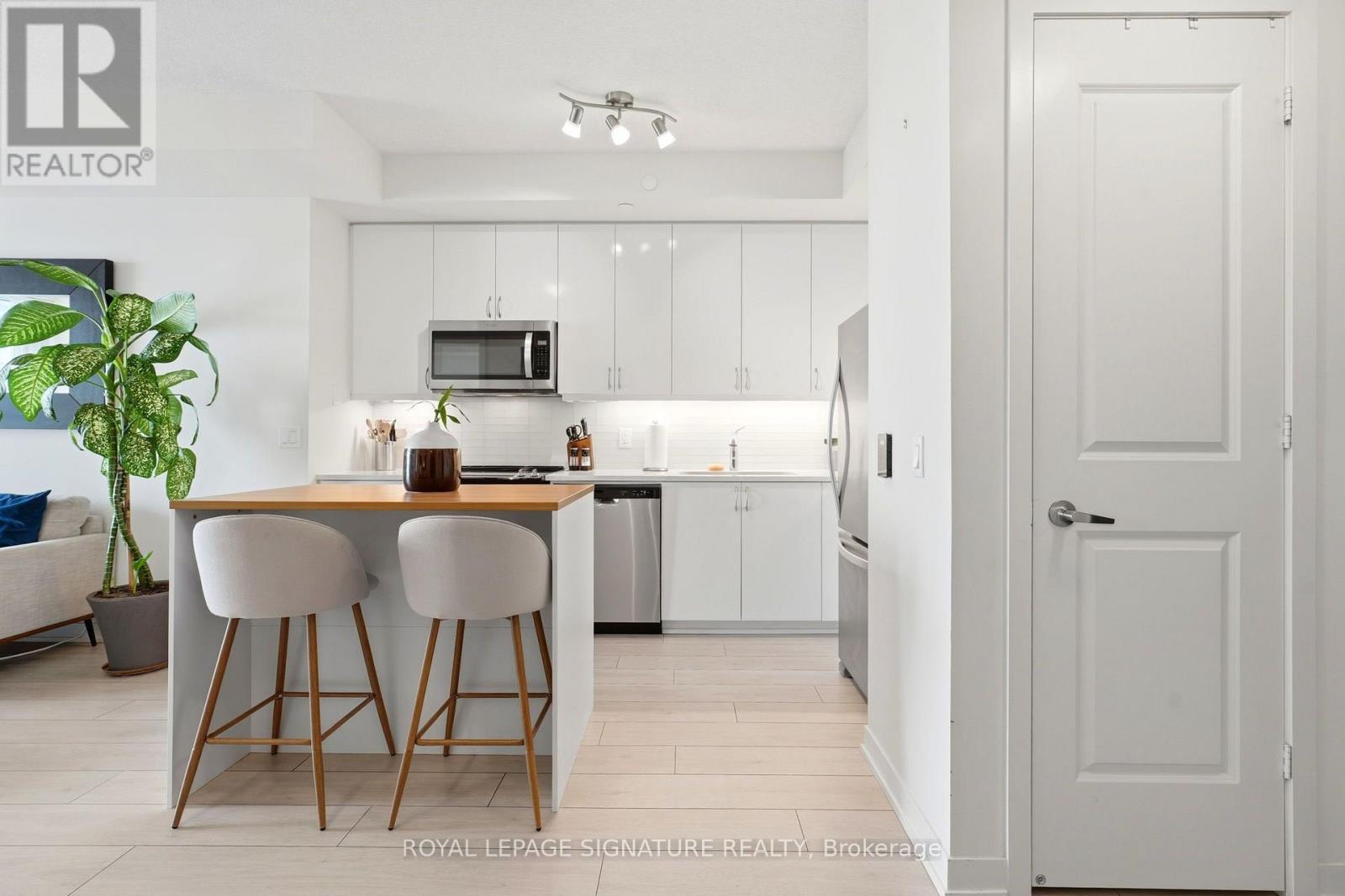 #2403 38 ANNIE CRAIG DRIVE - Image 9