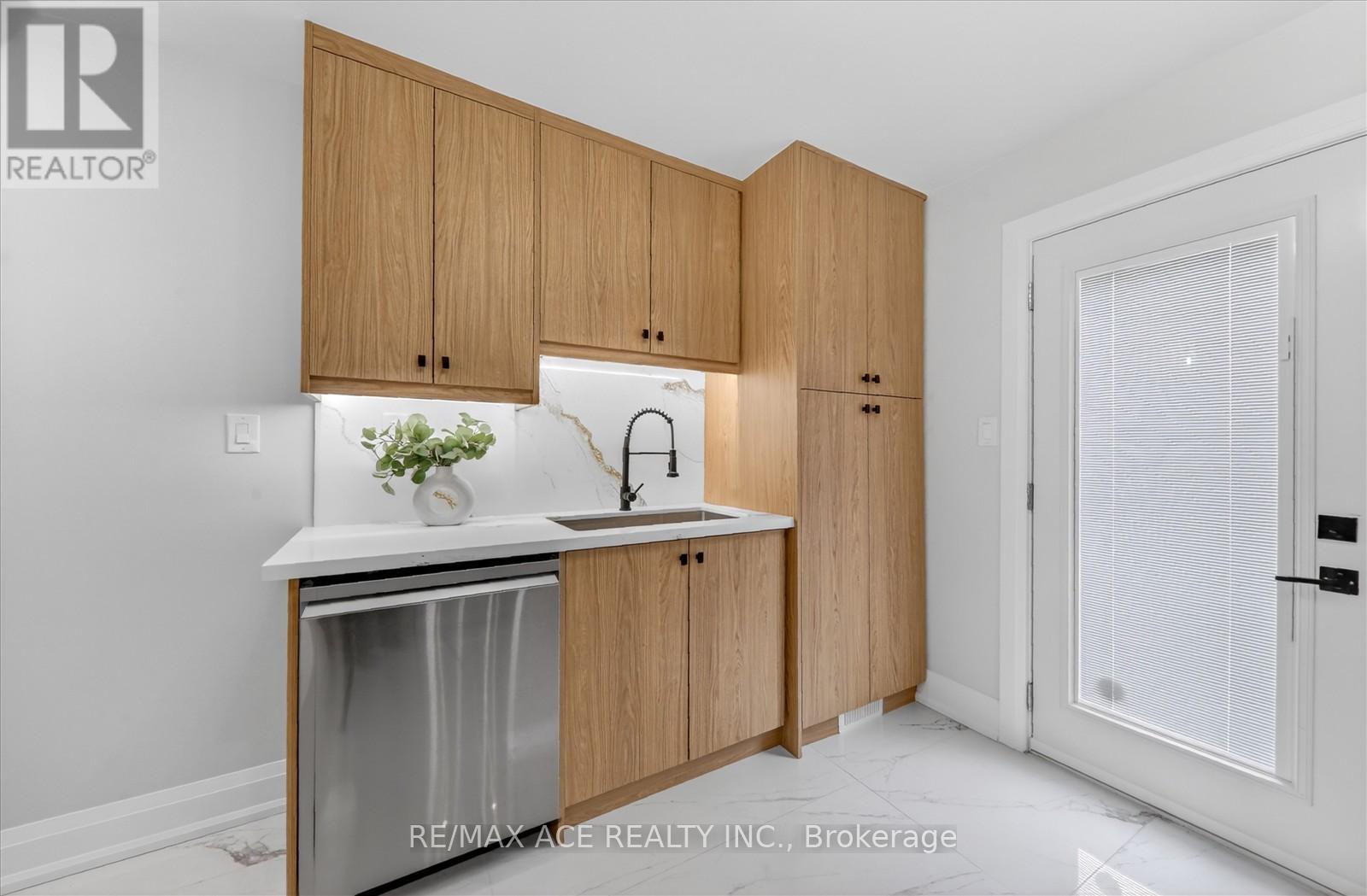 38 PELHAM AVENUE - 12