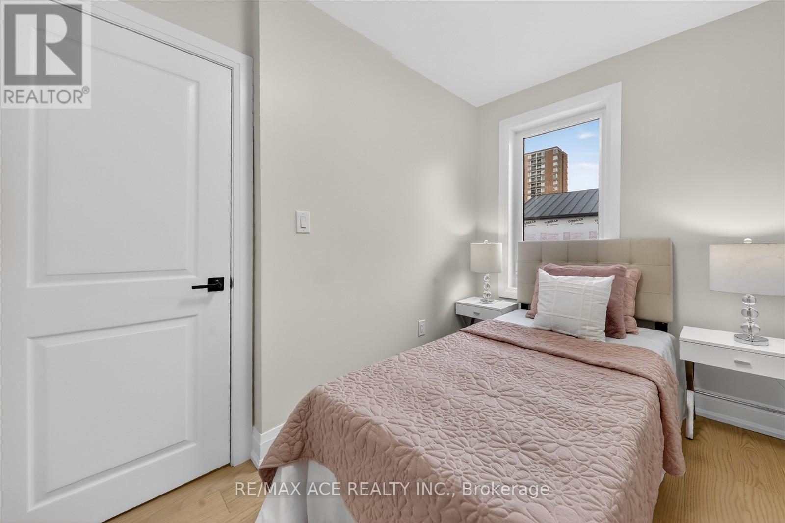 38 PELHAM AVENUE - 23