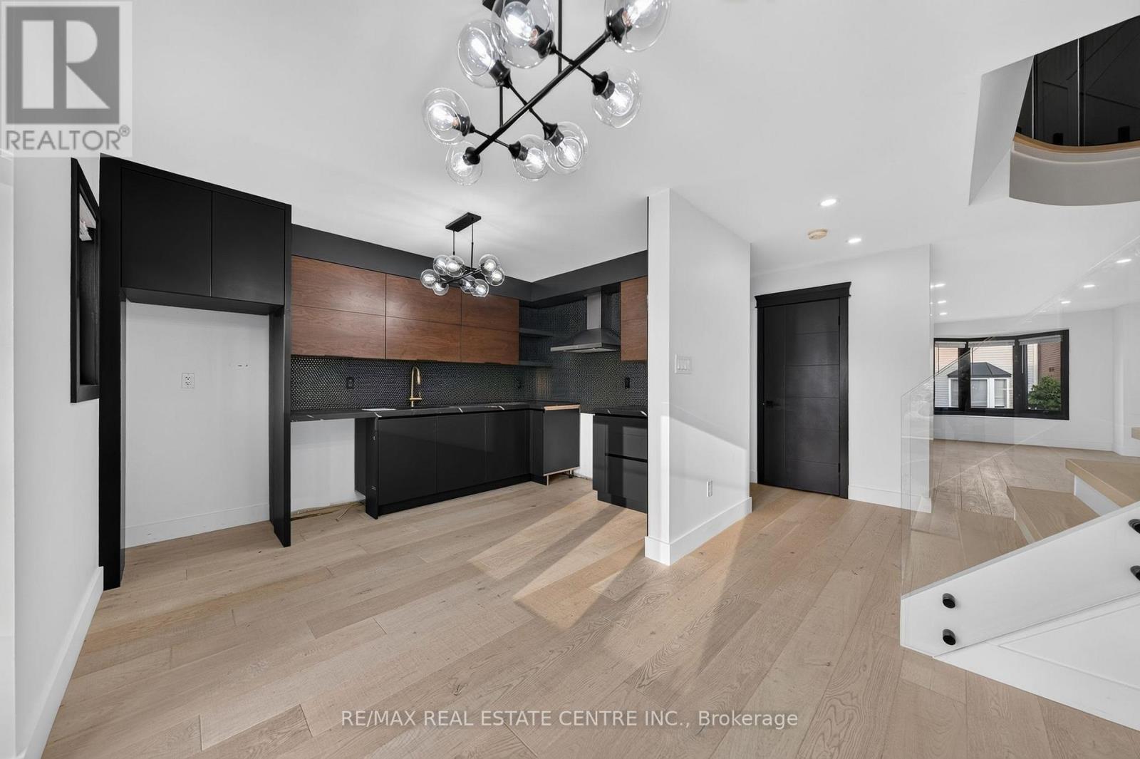 #50 5090 FAIRVIEW STREET - 27