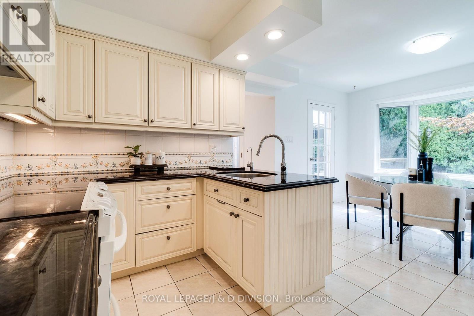 12 JASON CRESCENT - 17