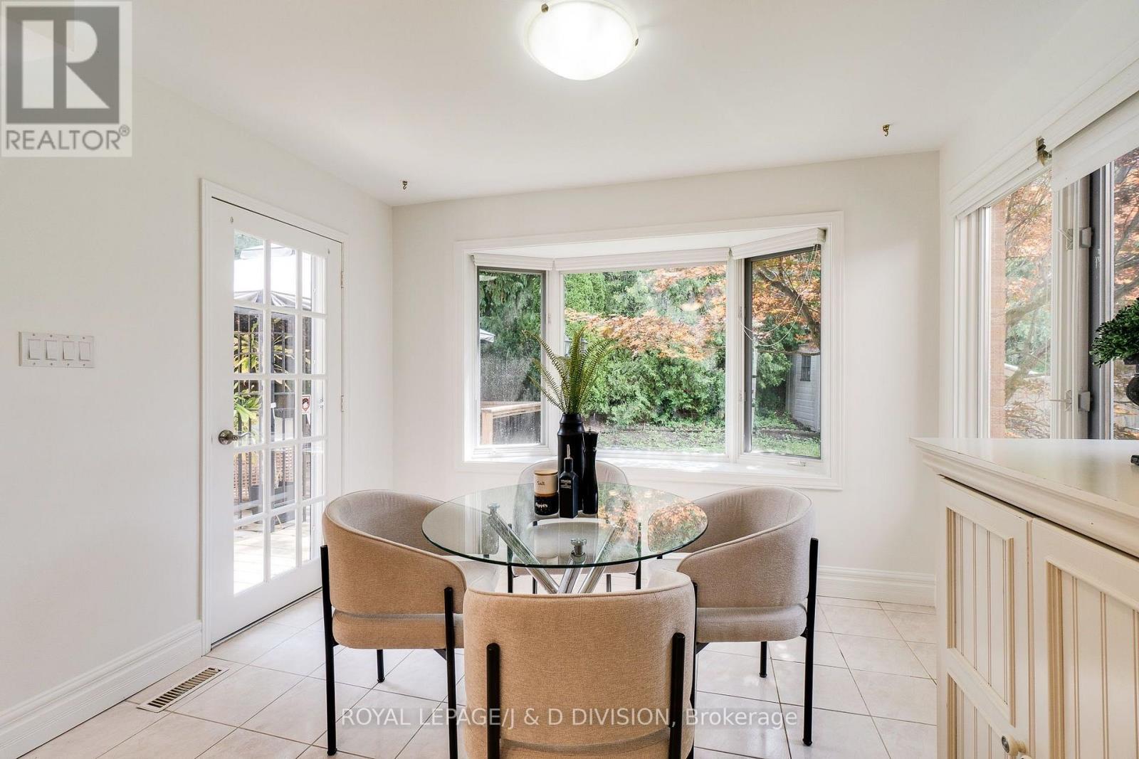 12 JASON CRESCENT - 21
