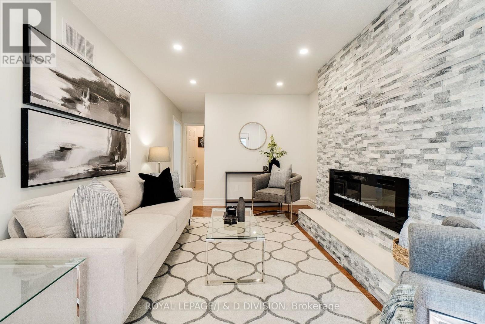 12 JASON CRESCENT - 22