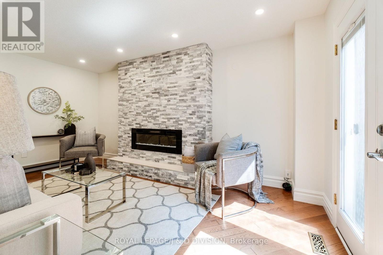 12 JASON CRESCENT - 23