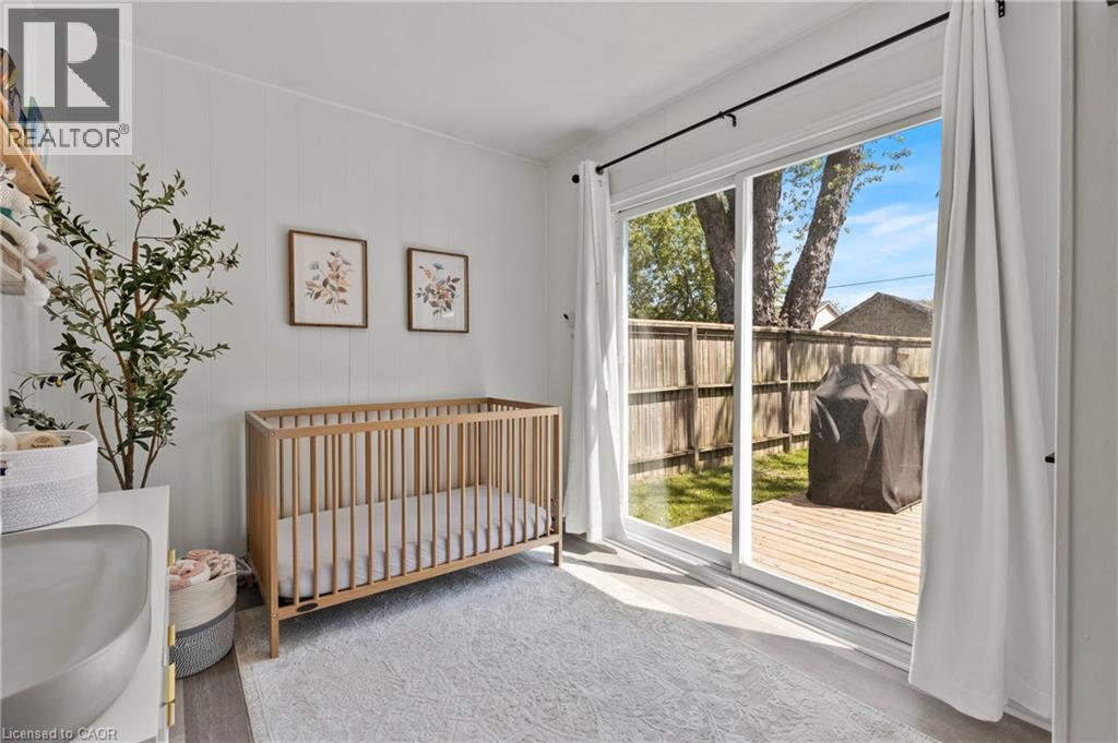38 ALEXANDRA Boulevard - Image 17