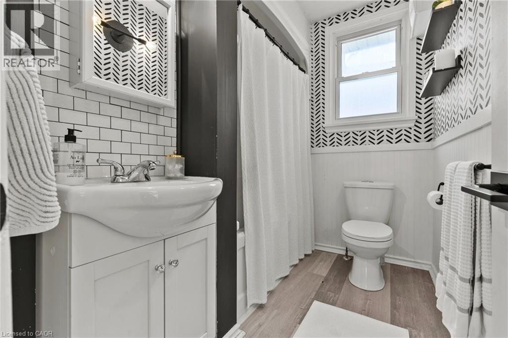 38 ALEXANDRA Boulevard - Image 20