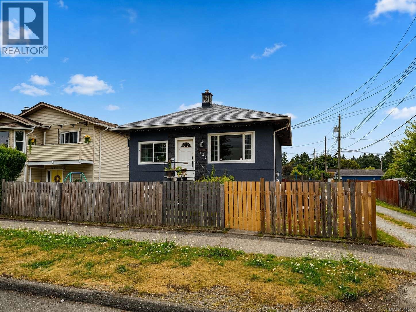 4338 Bute St - 1