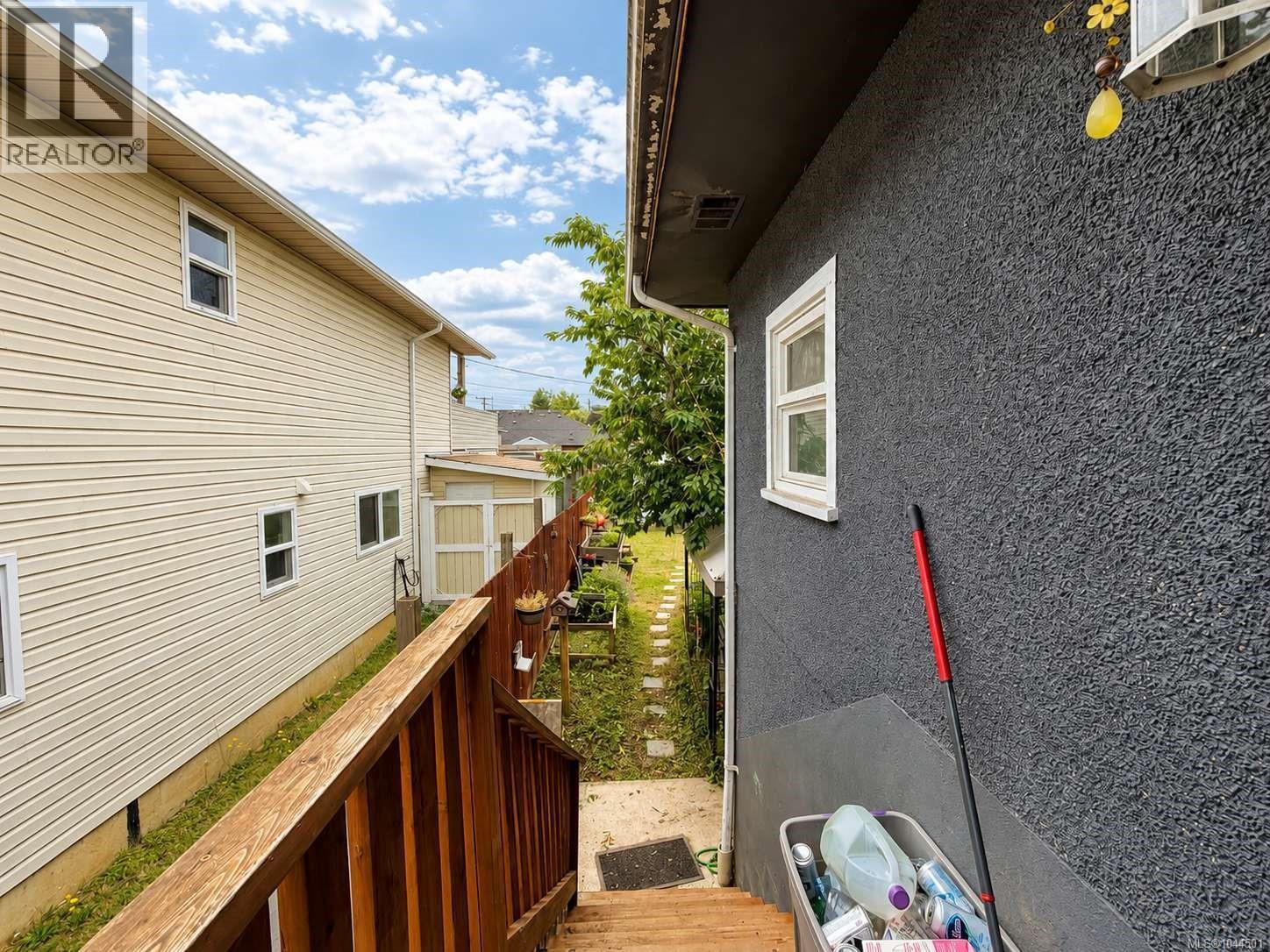 4338 Bute St - 29