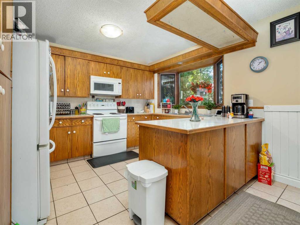 106 Ojibwa Place W - 9