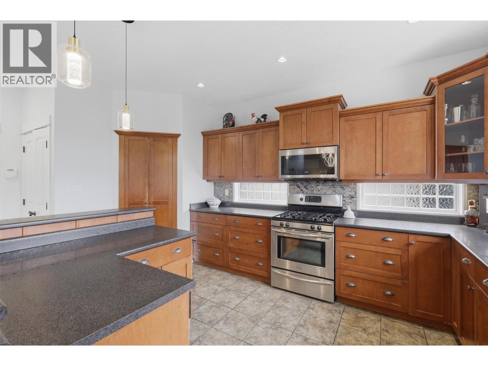 404 SUN RIVERS Drive W - 11