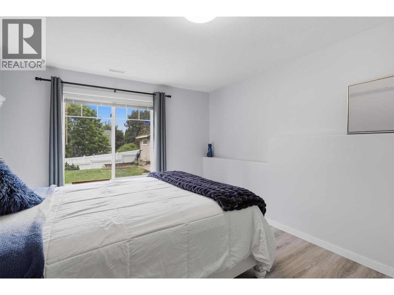 404 SUN RIVERS Drive W - 37