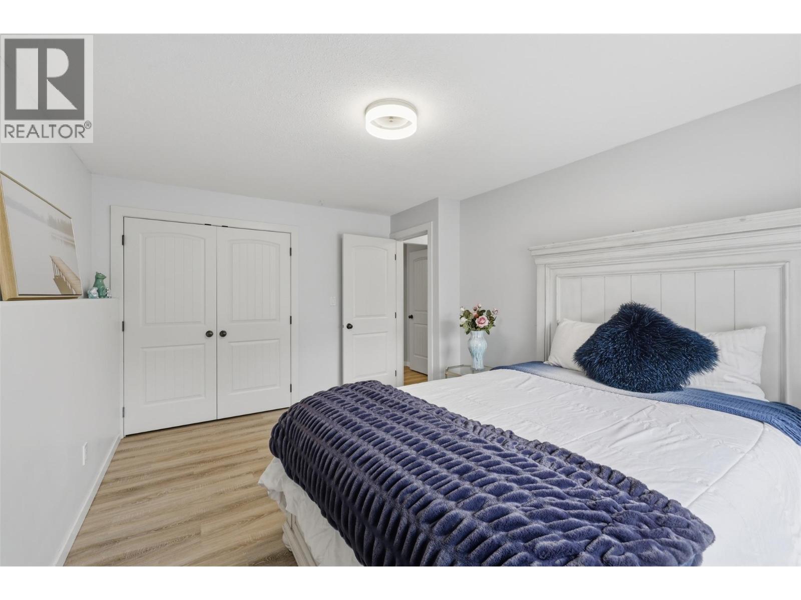 404 SUN RIVERS Drive W - 38