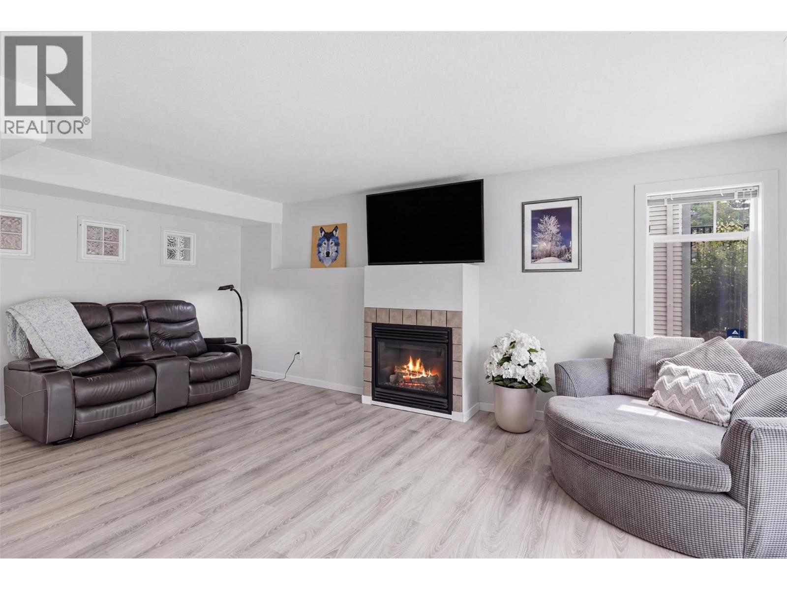 404 SUN RIVERS Drive W - 30