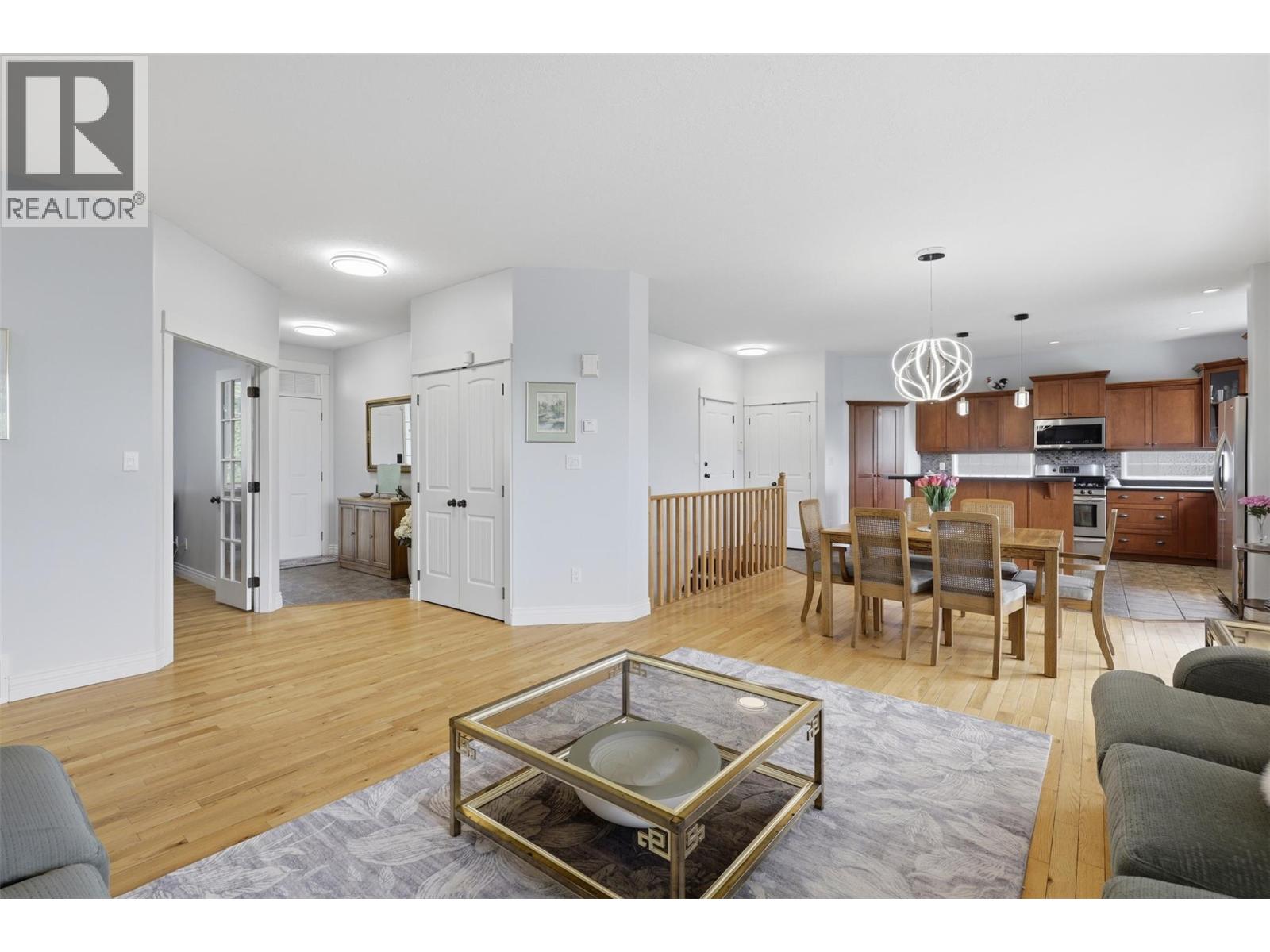 404 SUN RIVERS Drive W - 8
