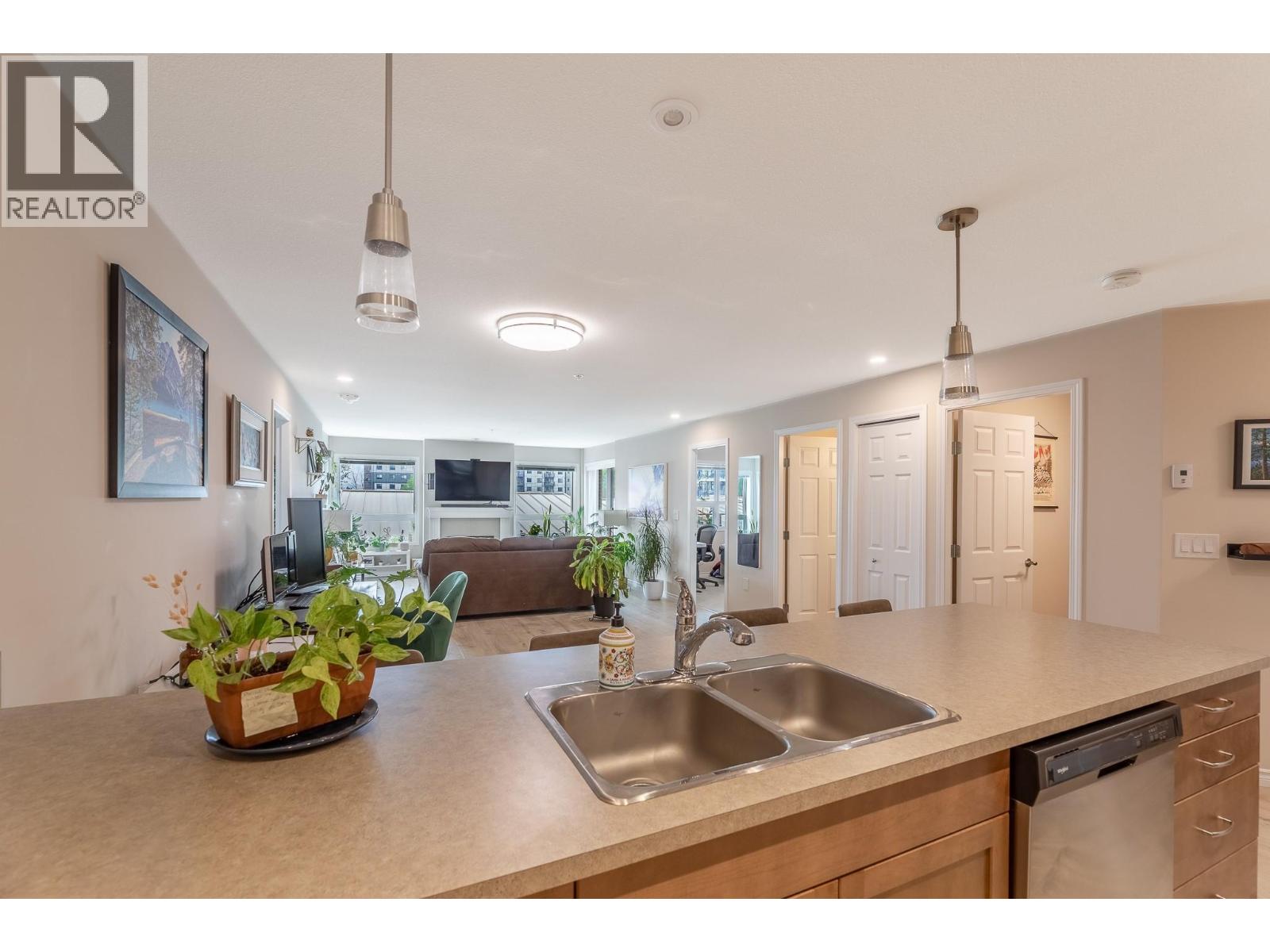 #304 3346 SKAHA LAKE Road - 13