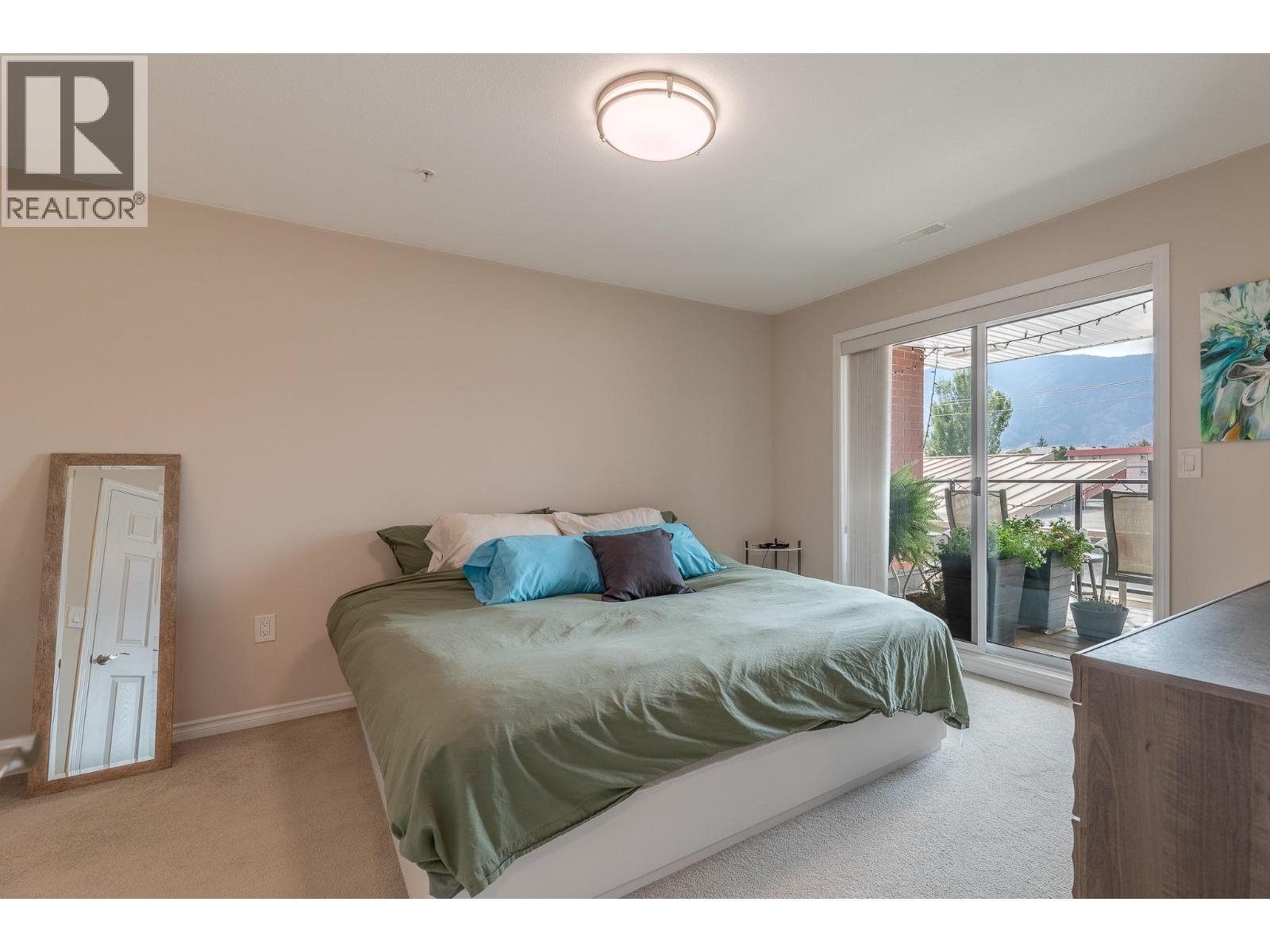 #304 3346 SKAHA LAKE Road - 17