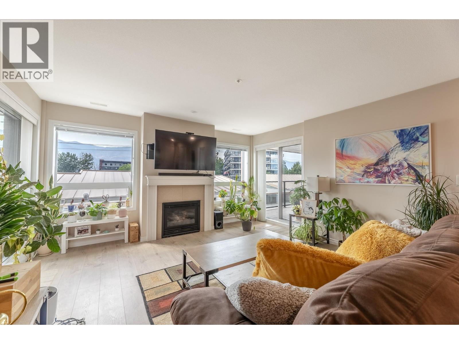 #304 3346 SKAHA LAKE Road - 3