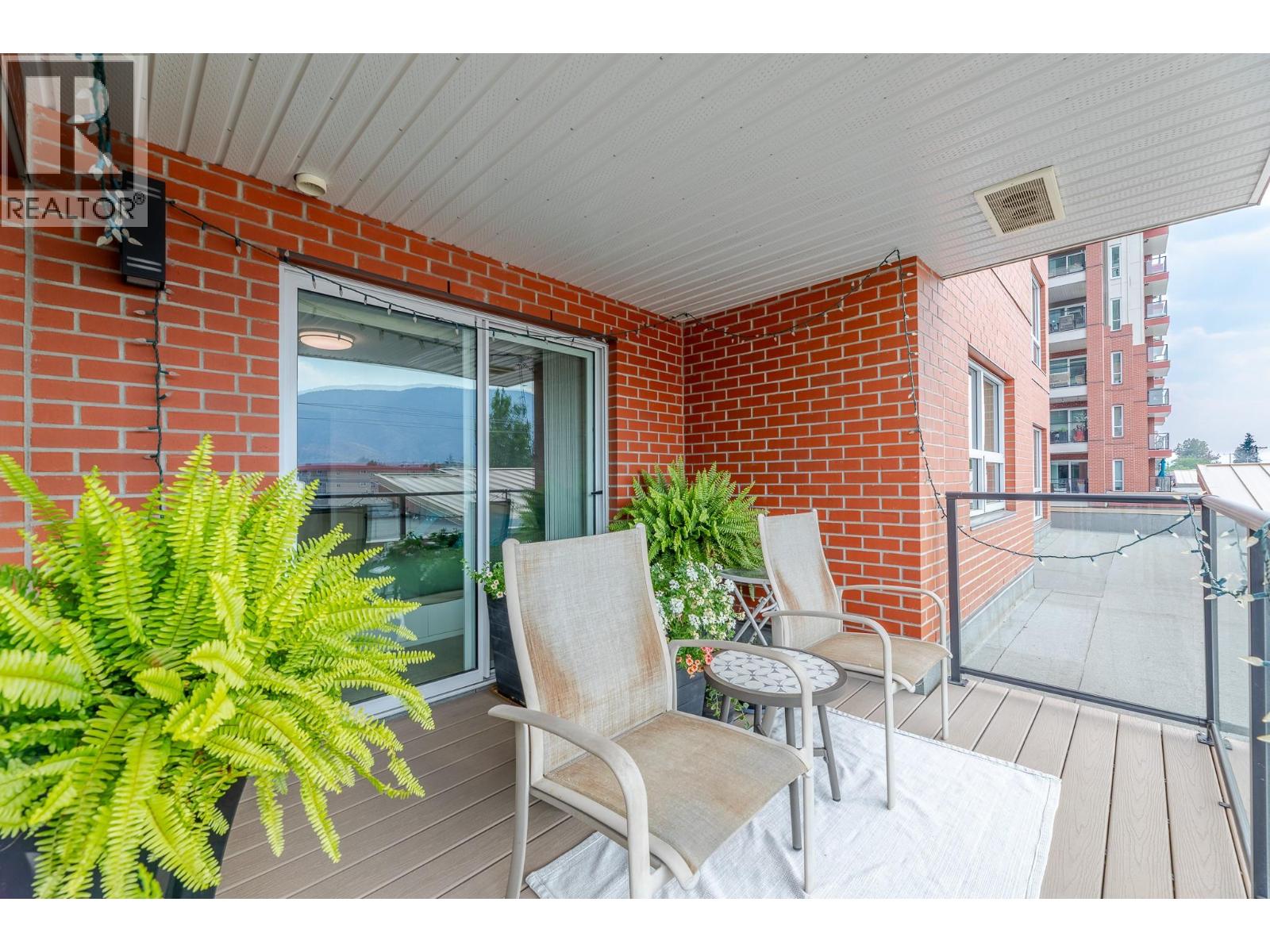 #304 3346 SKAHA LAKE Road - 27