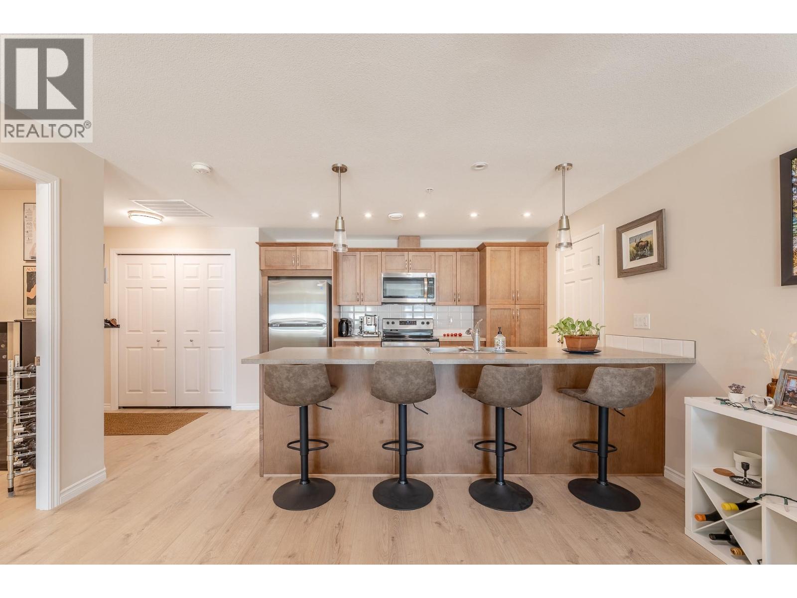 #304 3346 SKAHA LAKE Road - 8