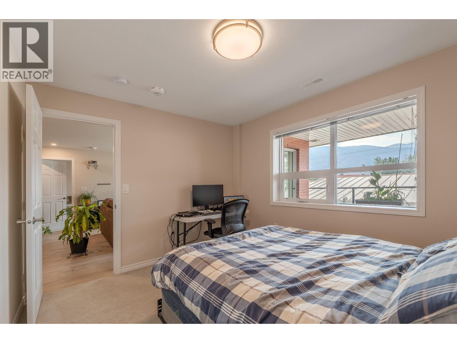 #304 3346 SKAHA LAKE Road - 16