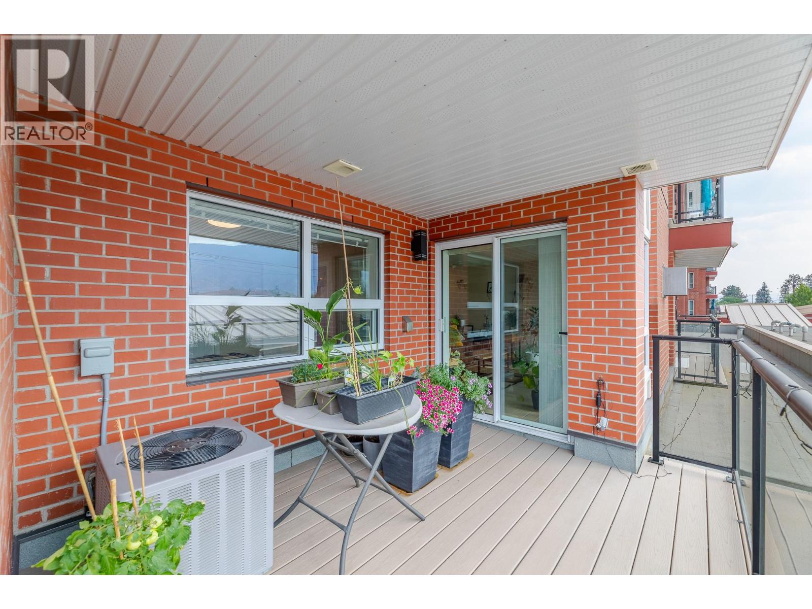 #304 3346 SKAHA LAKE Road - 29