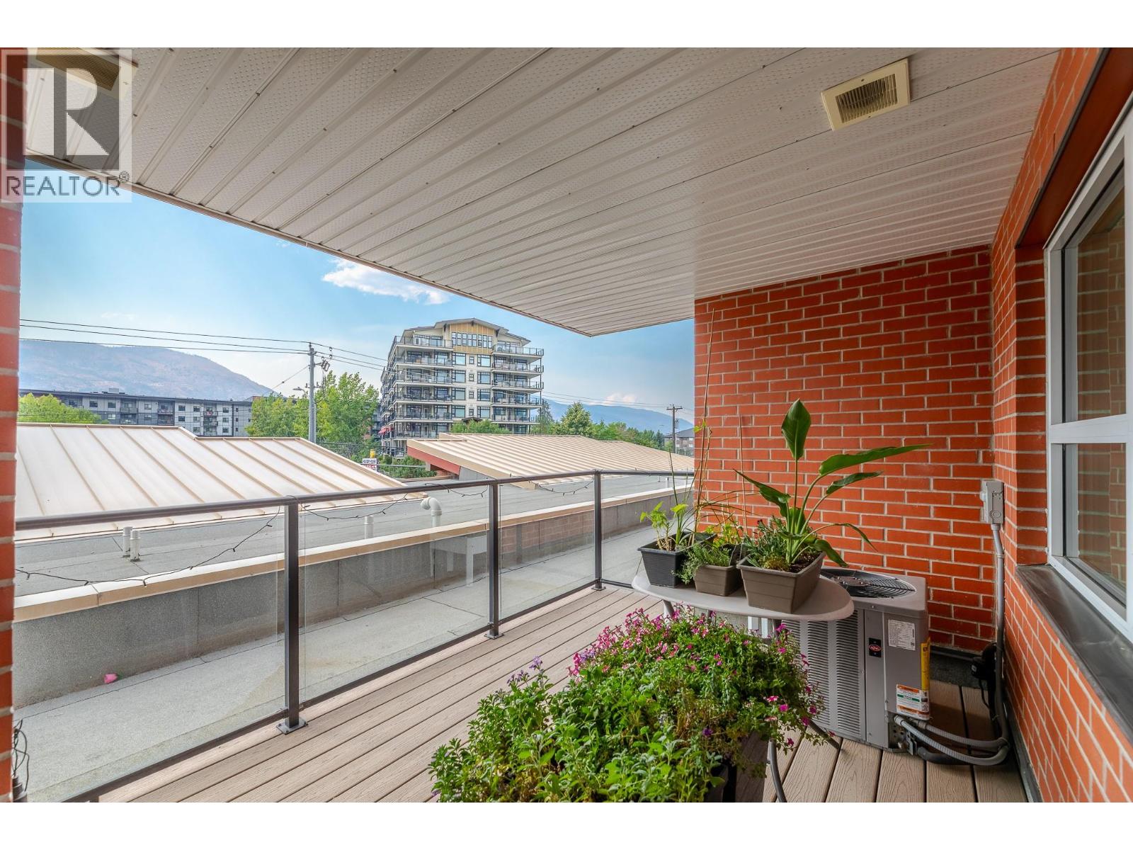 #304 3346 SKAHA LAKE Road - 28