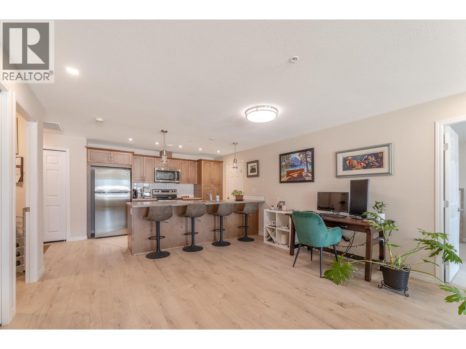 #304 3346 SKAHA LAKE Road - 9