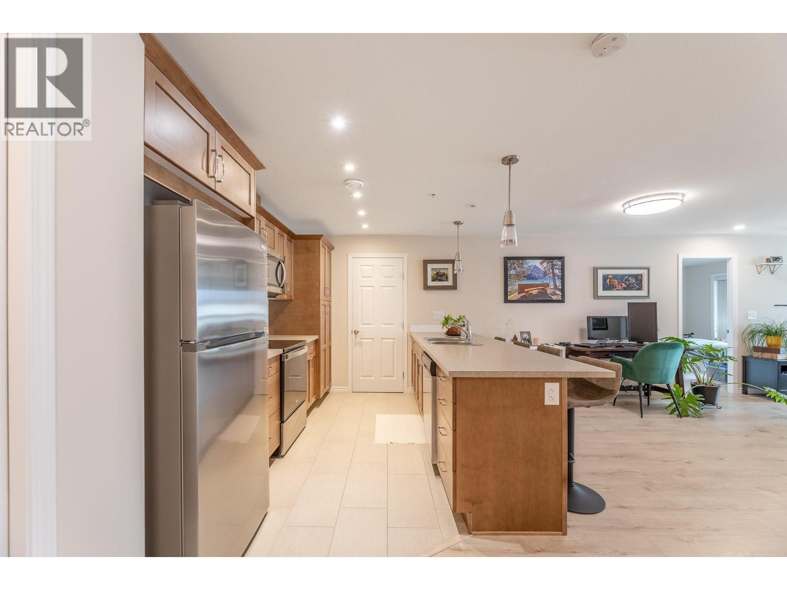 #304 3346 SKAHA LAKE Road - 11