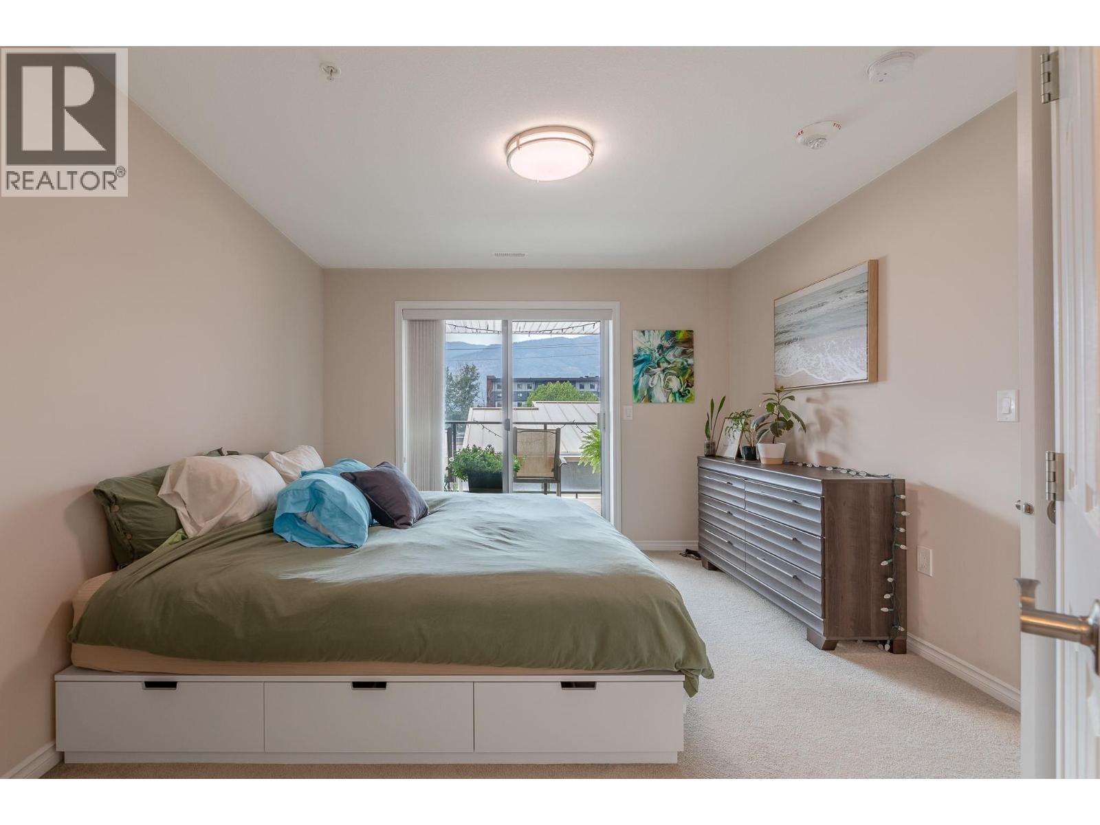 #304 3346 SKAHA LAKE Road - 18
