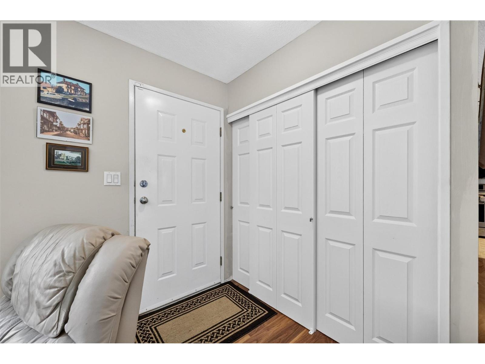341 2 Street SE - 9