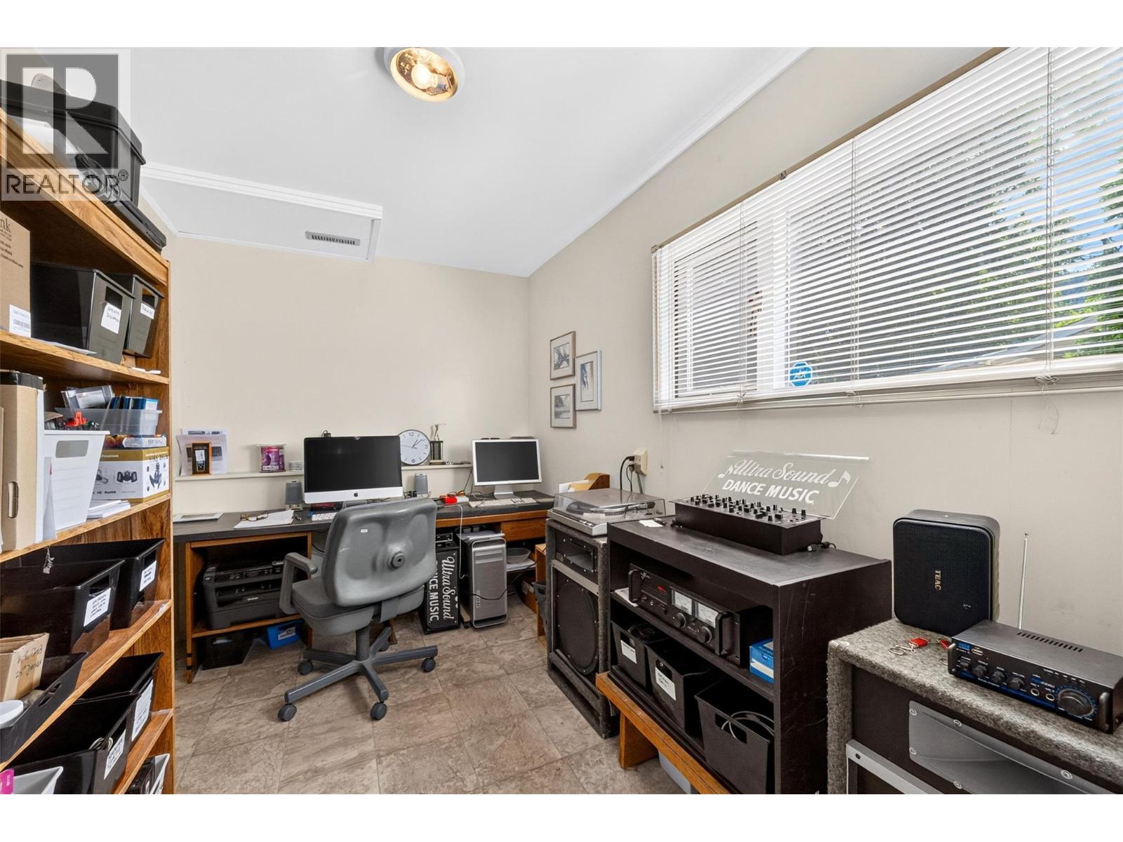 341 2 Street SE - 29