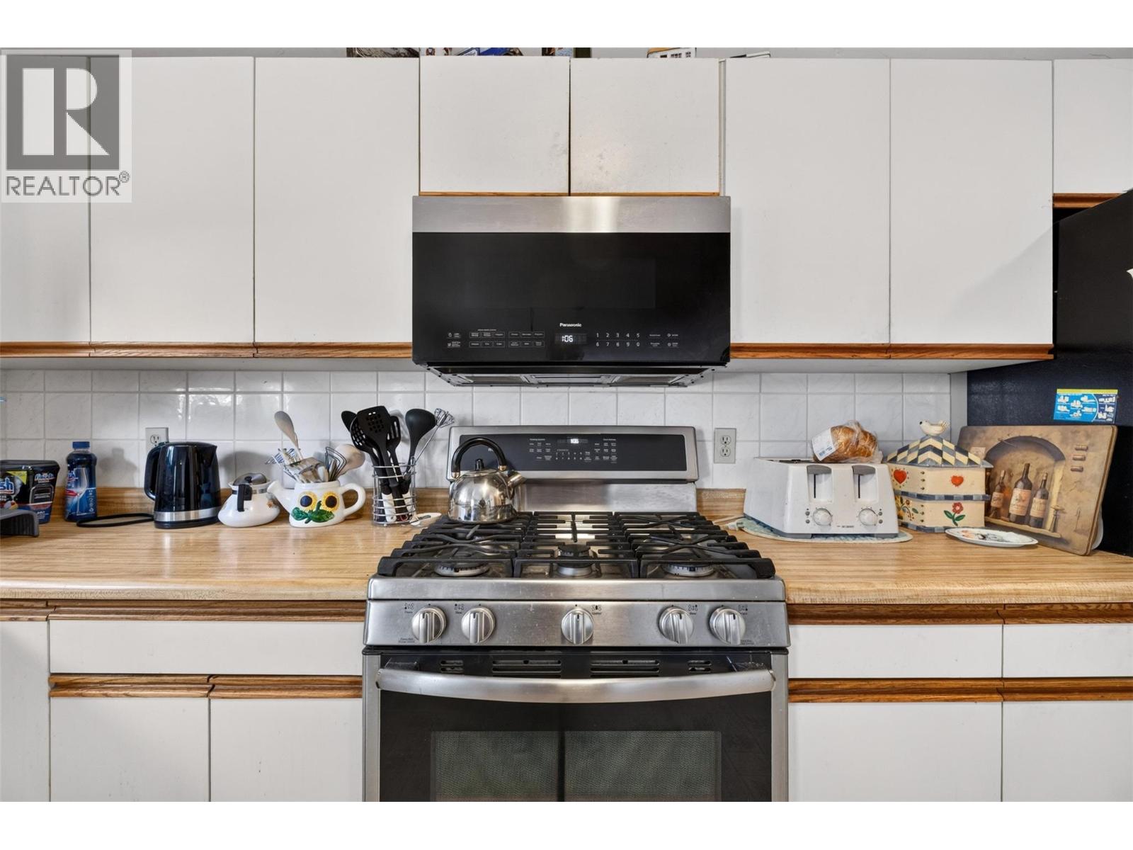 341 2 Street SE - 18