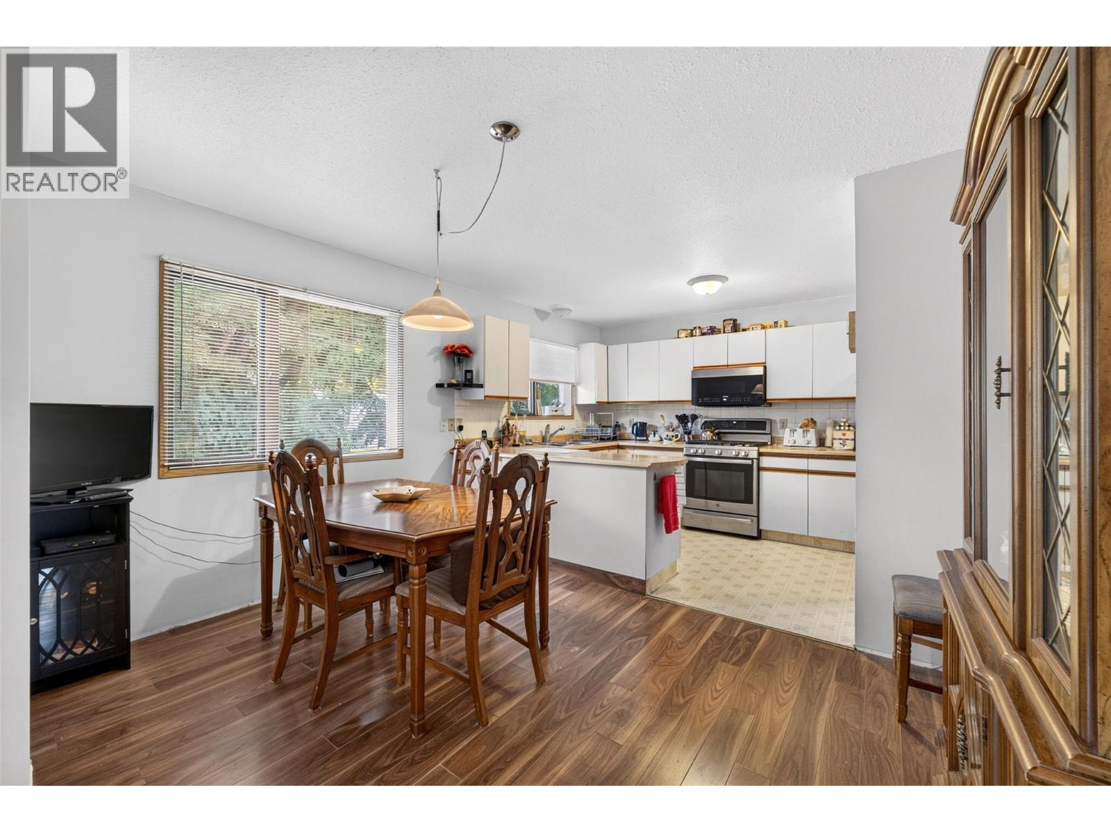 341 2 Street SE - 11