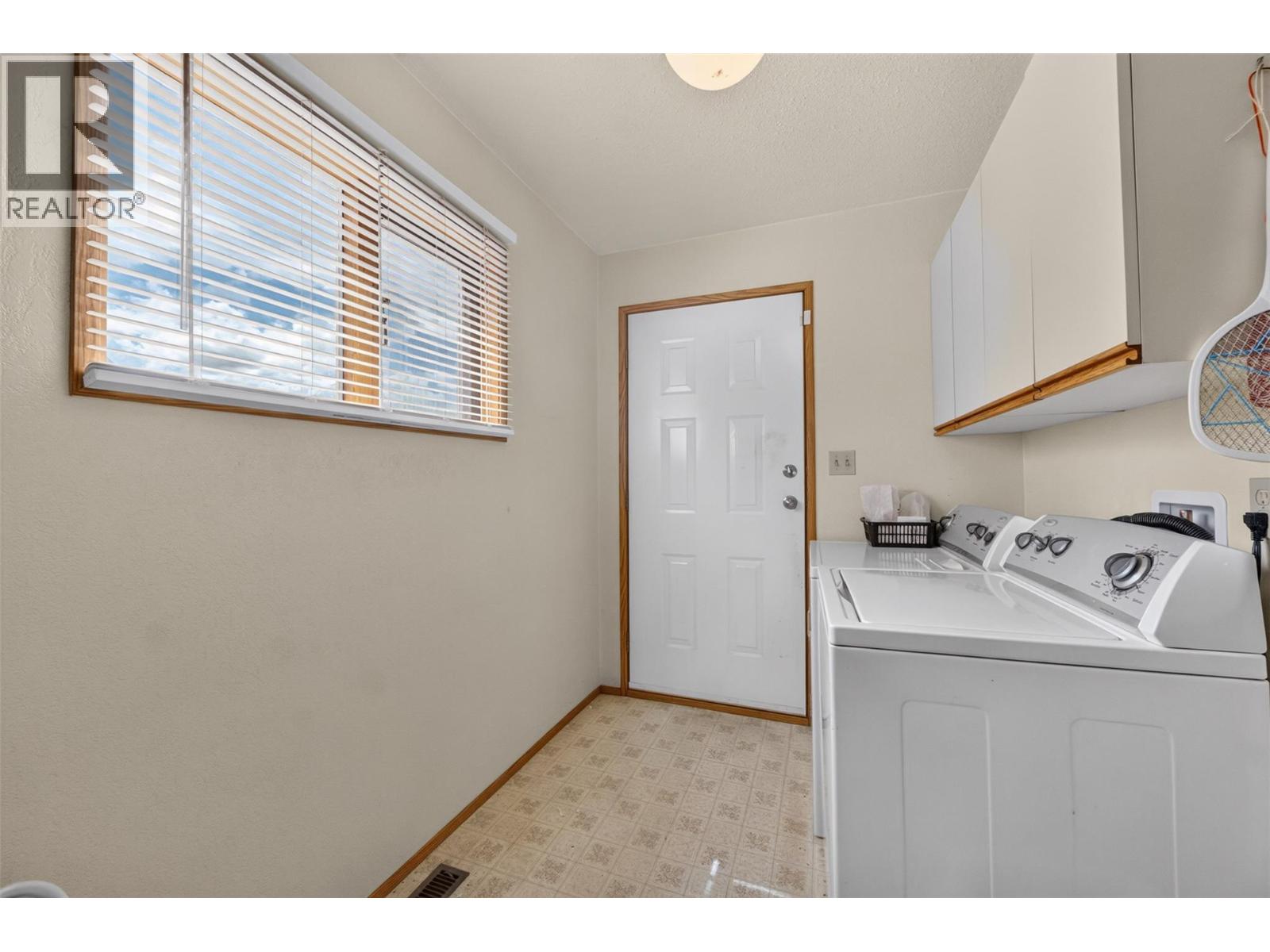 341 2 Street SE - 22