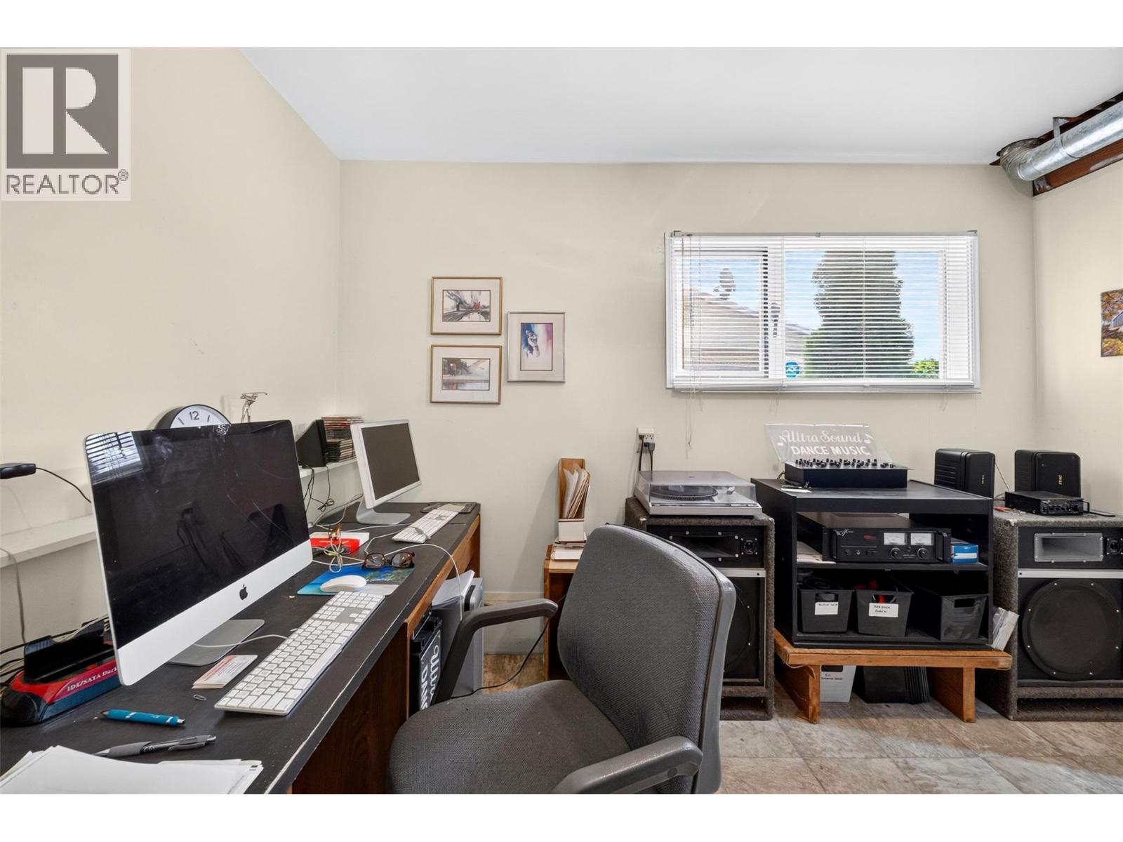 341 2 Street SE - 28