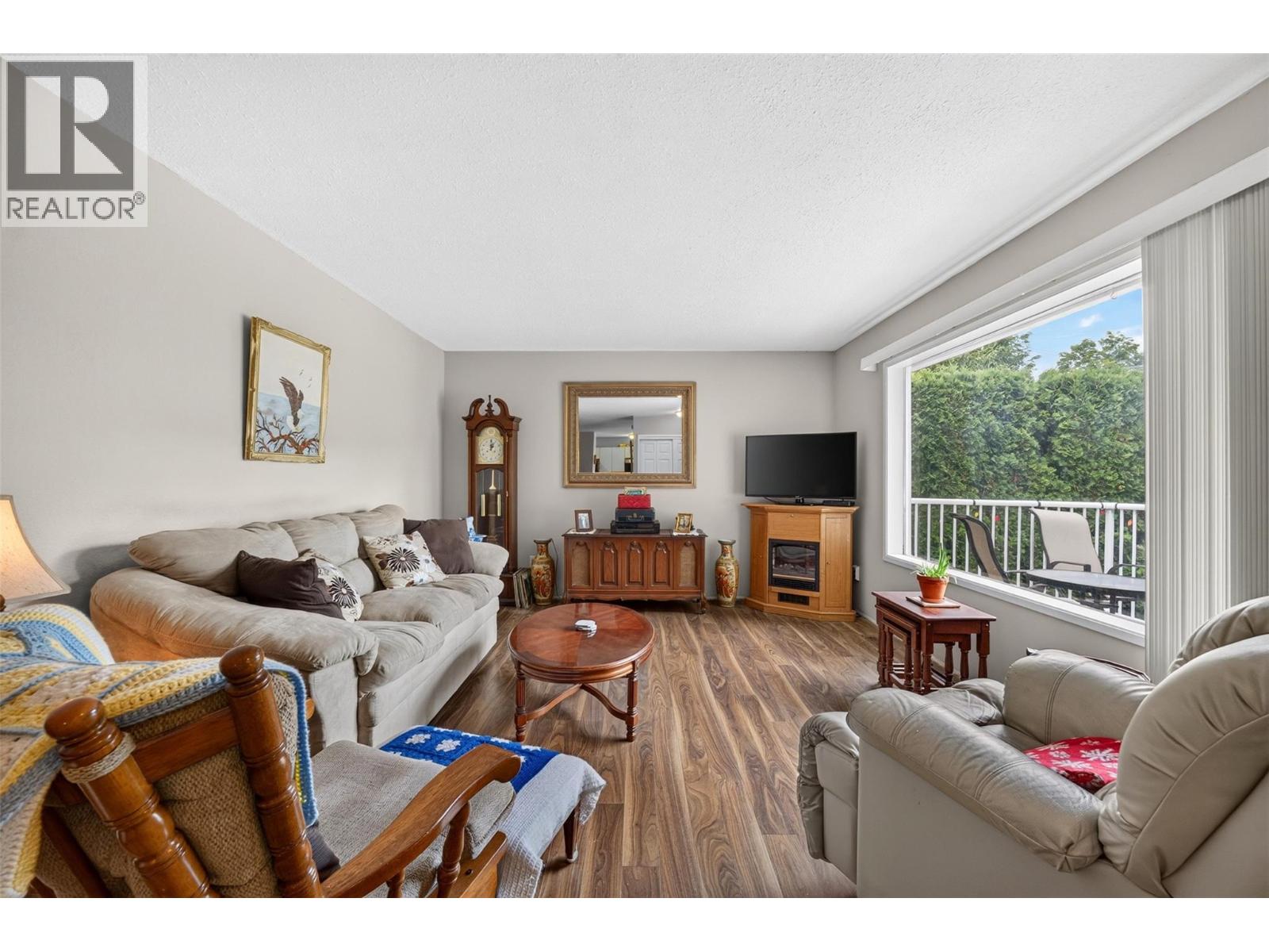 341 2 Street SE - 7