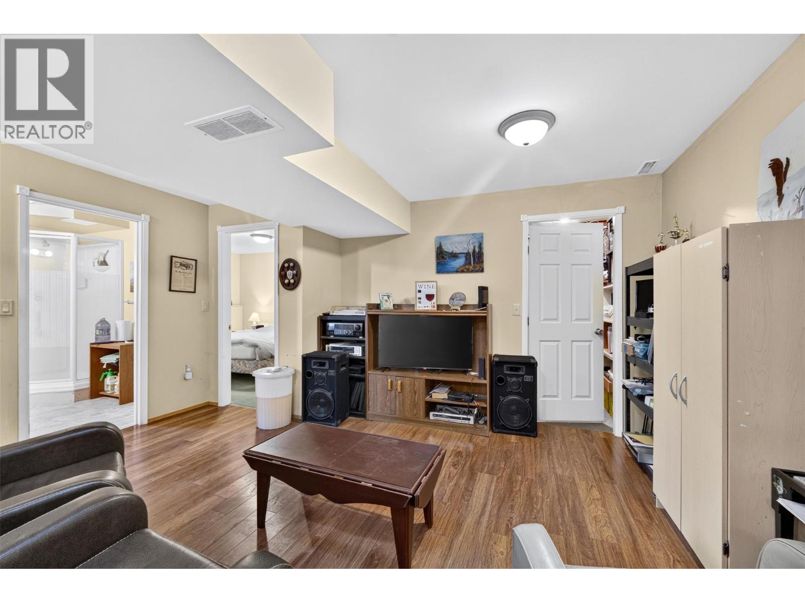 341 2 Street SE - 25